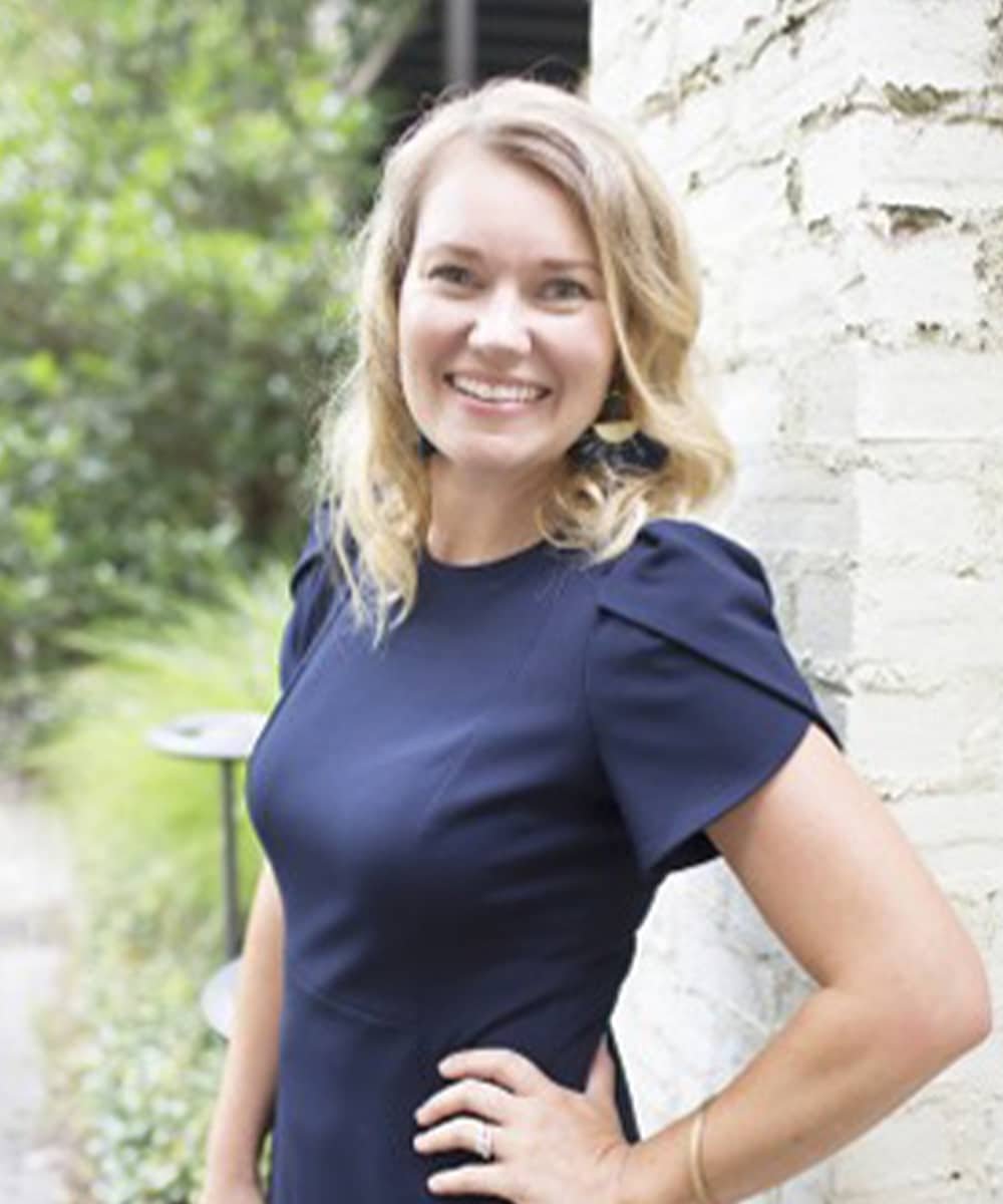 a close up of a woman